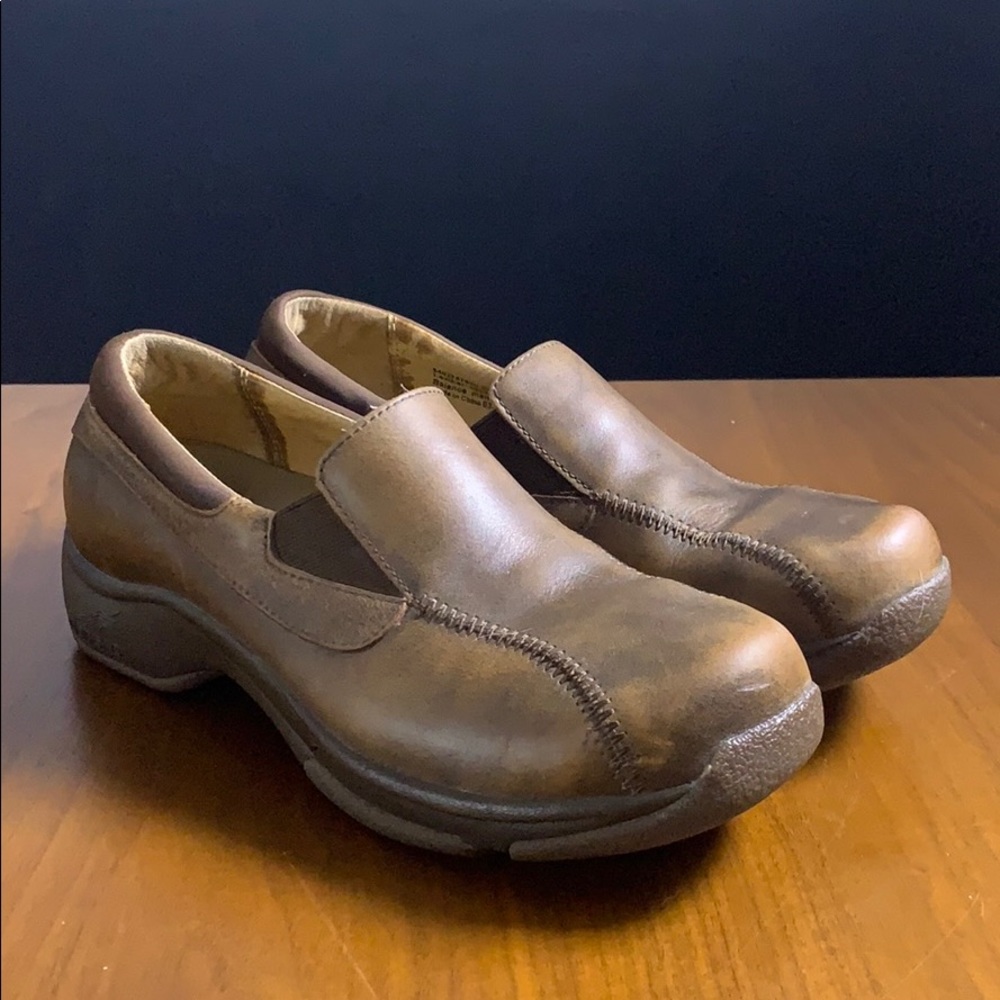 Dansko Kim Women's Clog Distressed Brown Leather,9